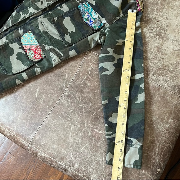 Beautiful Stories Camo Utility Jacket Sz Small Colorful Embroidered Embellished - Picture 11 of 11
